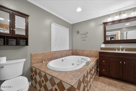 31 Amelia Drive Niskayuna NY 12309