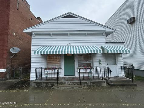 1816 4th Avenue Watervliet NY 12189
