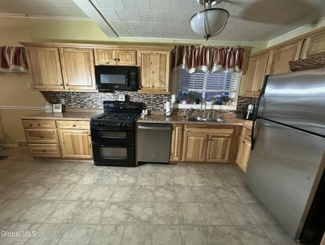 1816 4th Avenue Watervliet NY 12189
