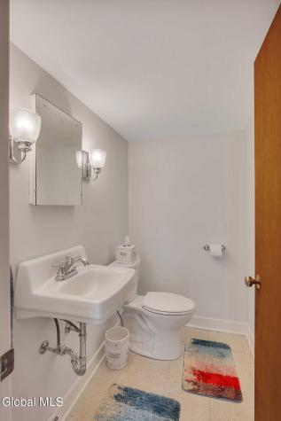 896 Randall Road Niskayuna NY 12309