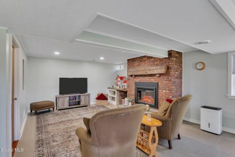 896 Randall Road Niskayuna NY 12309