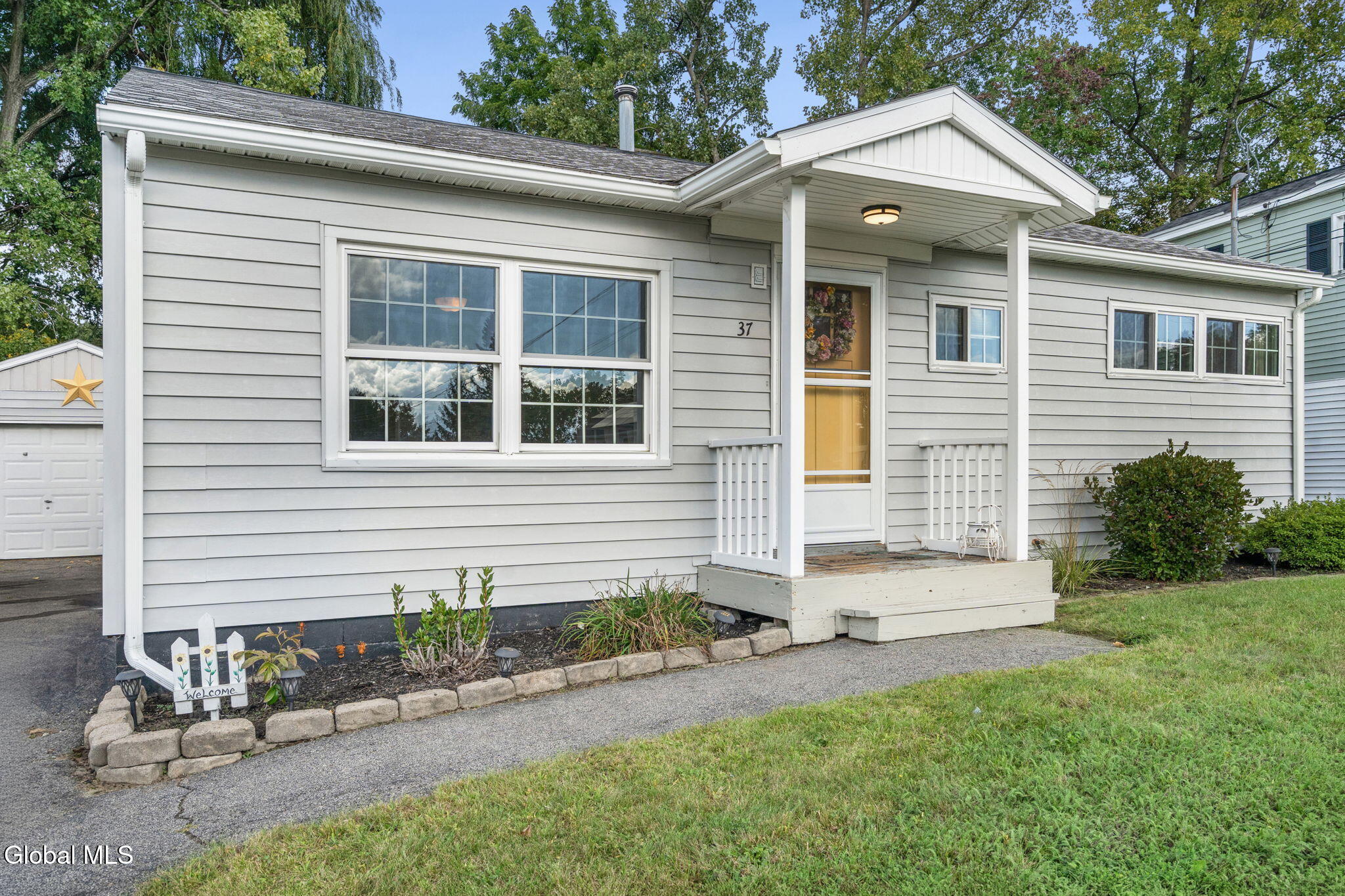 37 Jones Drive Schenectady NY 12309