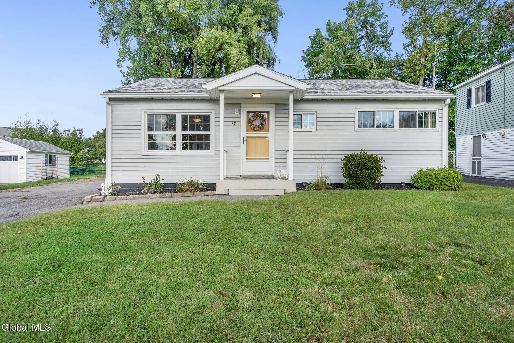 37 Jones Drive Schenectady NY 12309