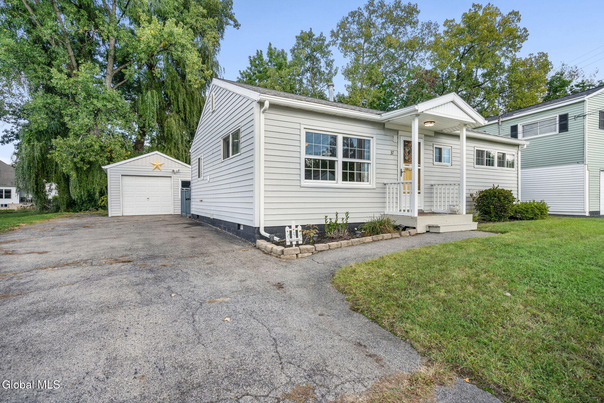 37 Jones Drive Schenectady NY 12309