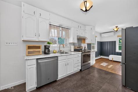 8 Gardner Road Wynantskill NY 12198