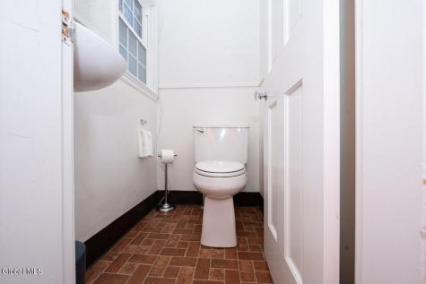 21 Douglas Road Delmar NY 12054