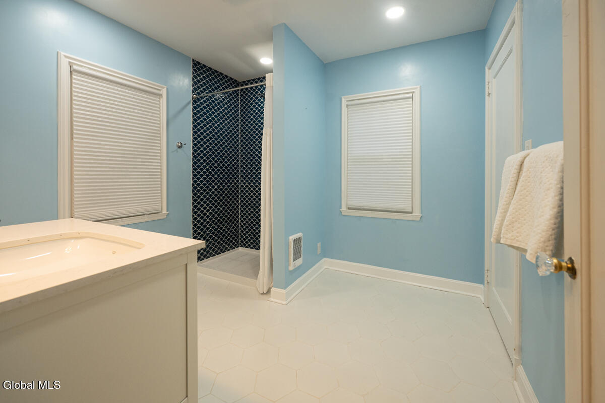 21 Douglas Road Delmar NY 12054
