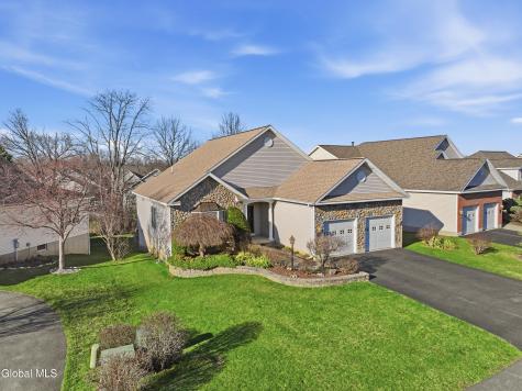 6 Cheshire Way Loudonville NY 12211