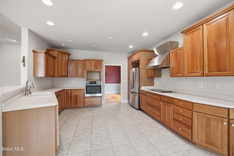 6 Cheshire Way Loudonville NY 12211