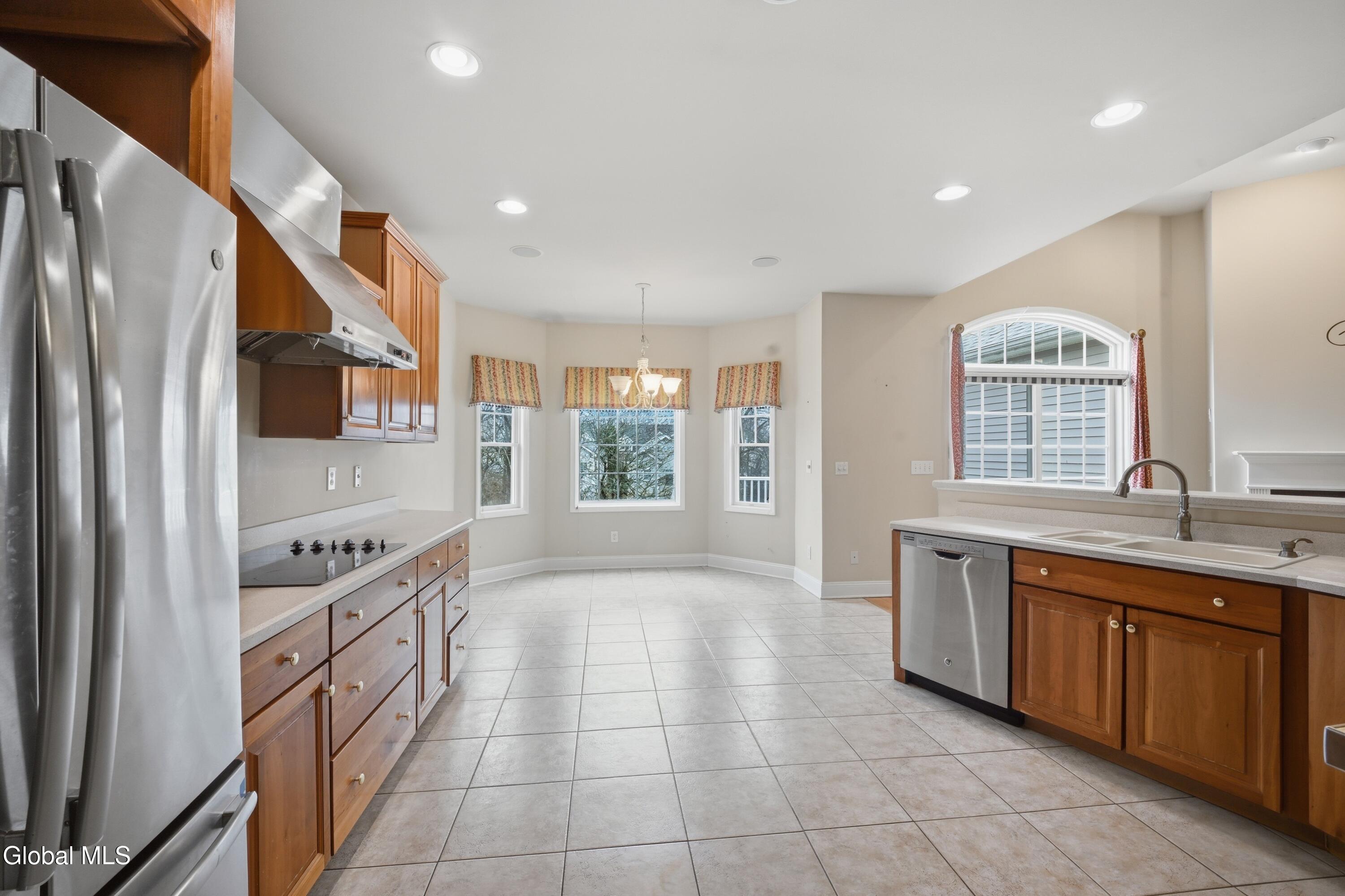 6 Cheshire Way Loudonville NY 12211