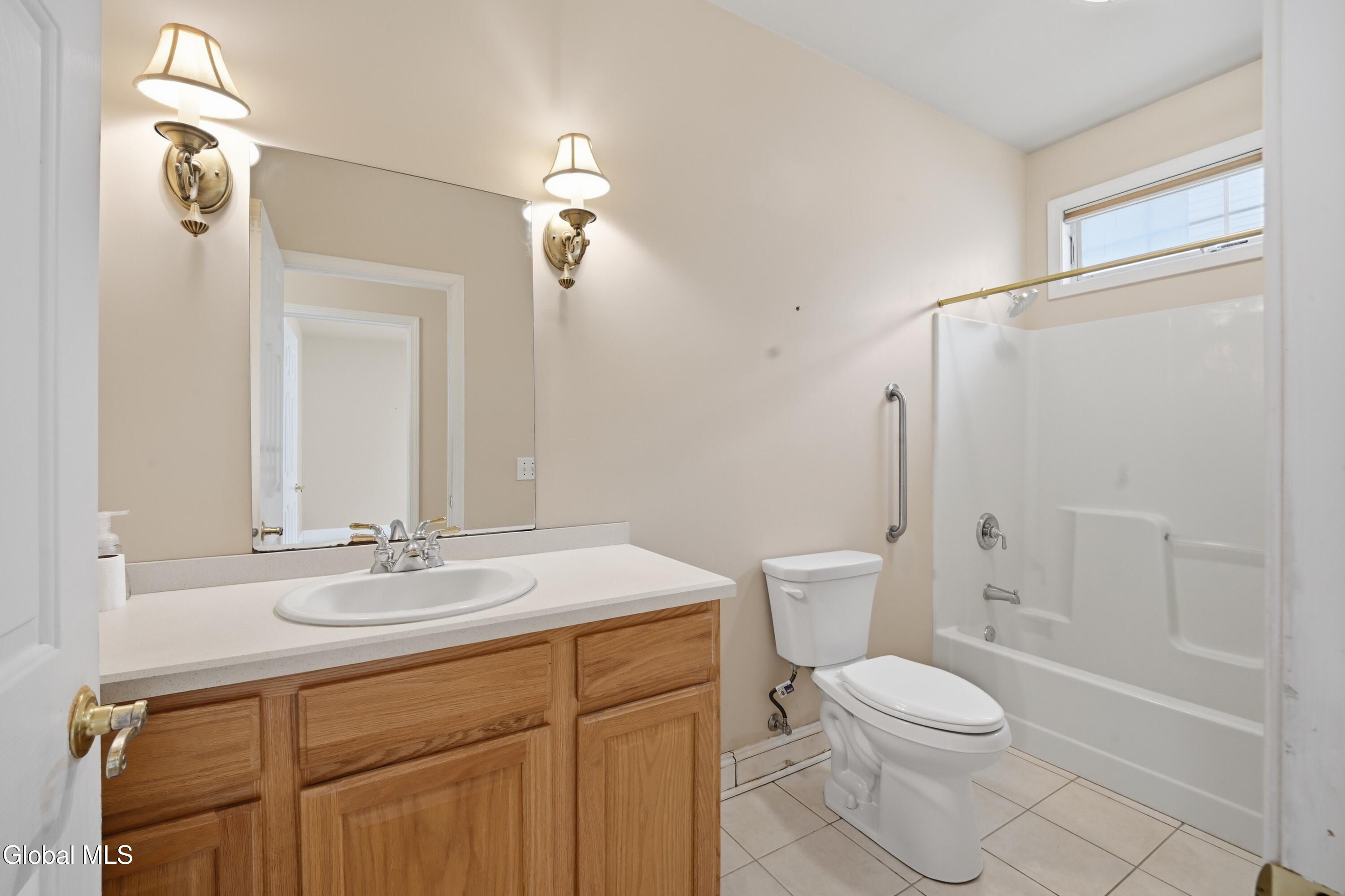 6 Cheshire Way Loudonville NY 12211
