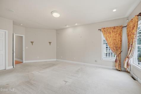 6 Cheshire Way Loudonville NY 12211