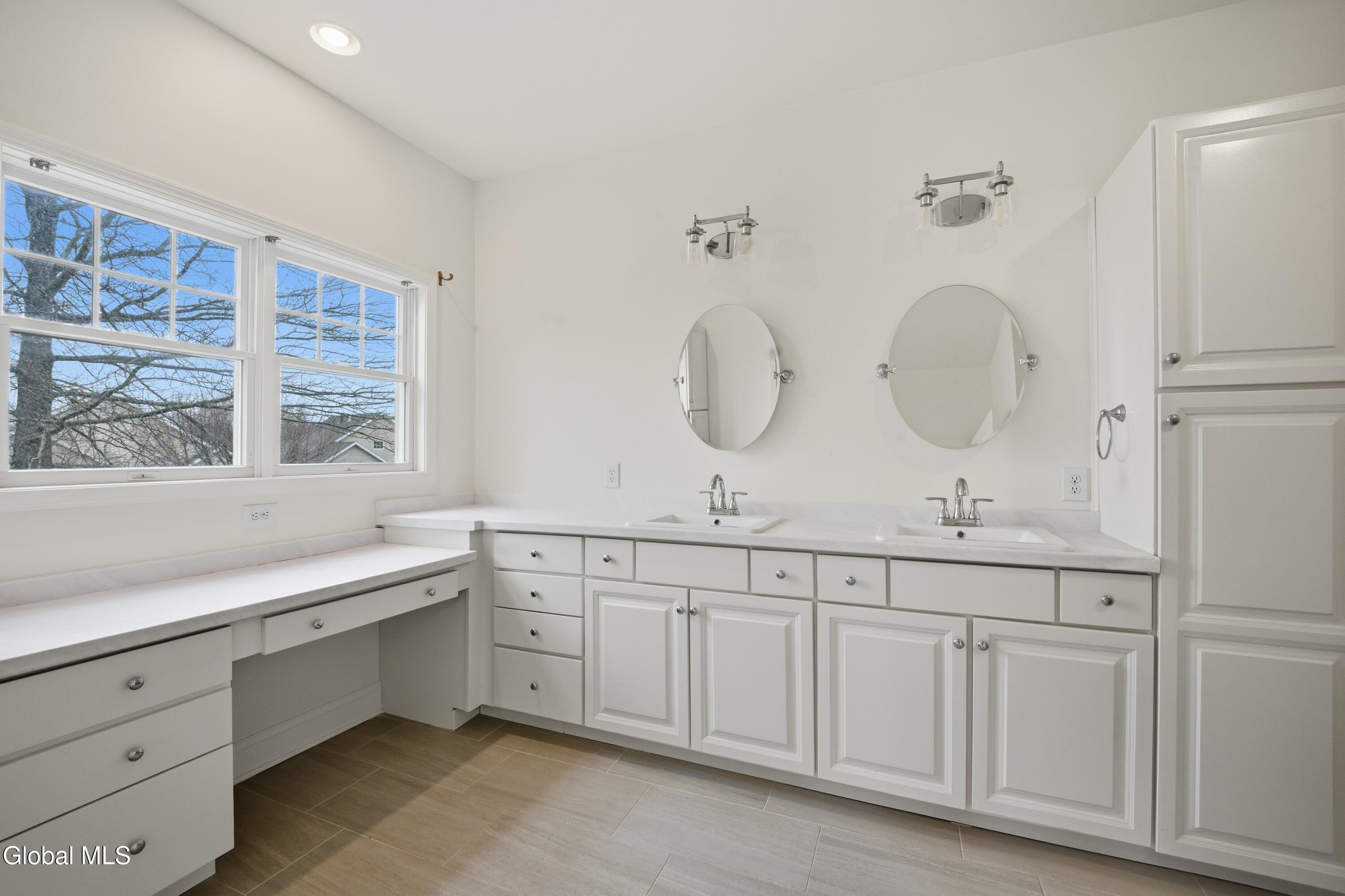 6 Cheshire Way Loudonville NY 12211