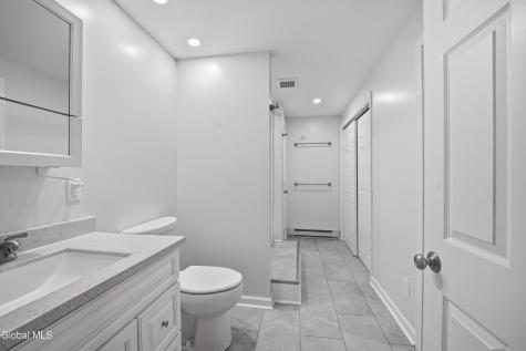 6 Cheshire Way Loudonville NY 12211