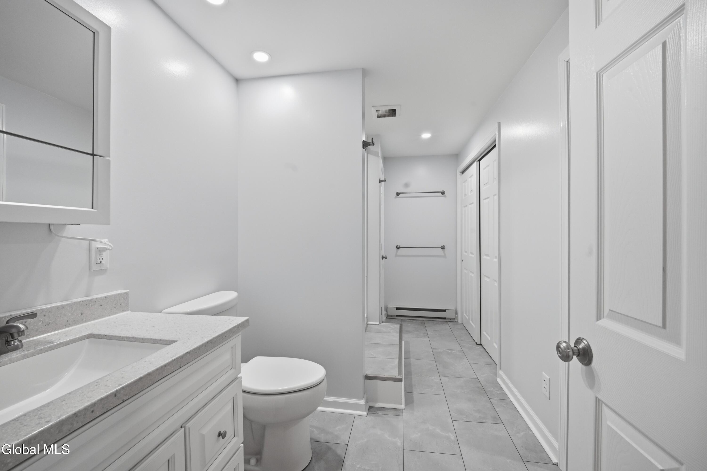 6 Cheshire Way Loudonville NY 12211