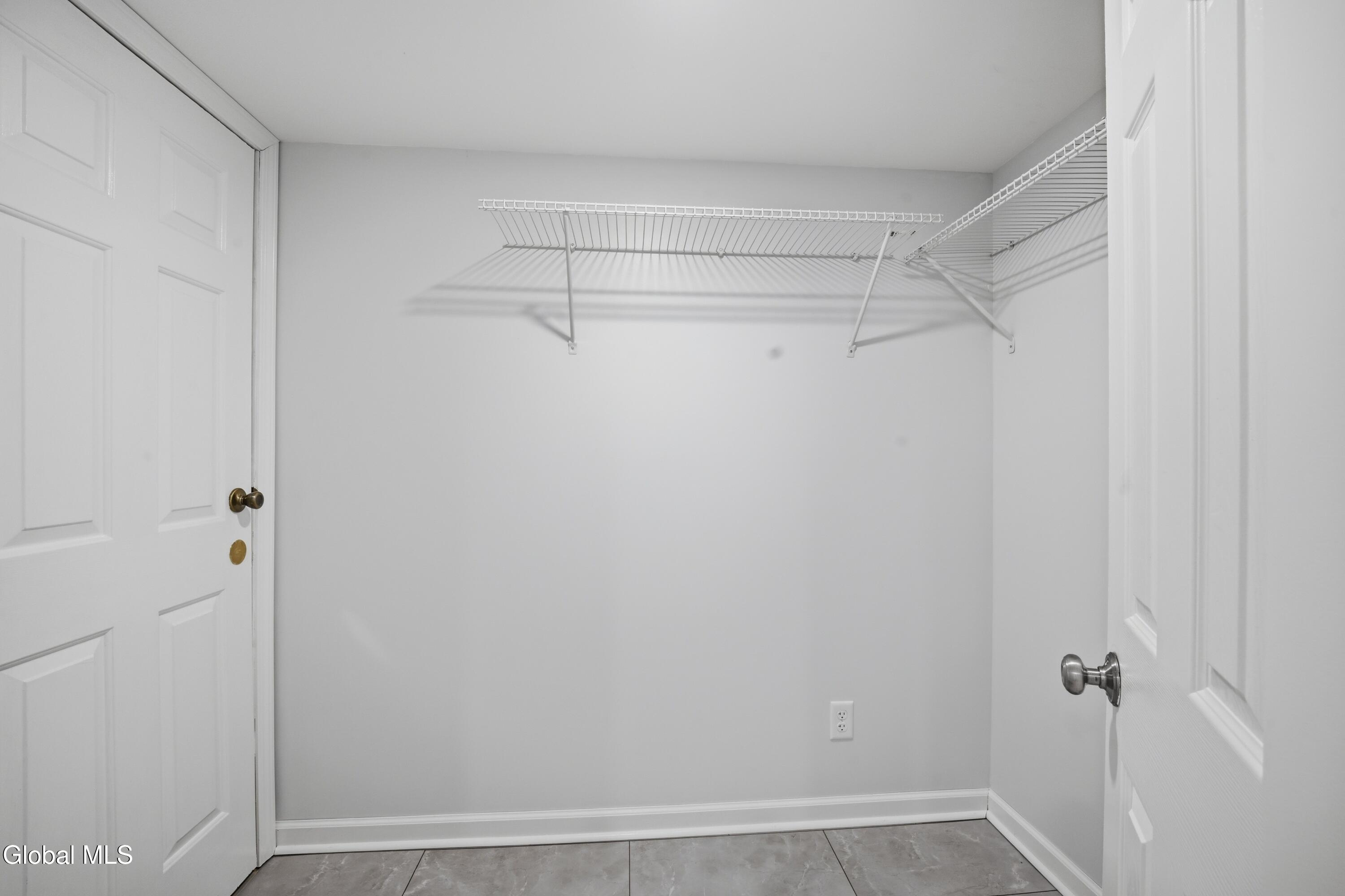 6 Cheshire Way Loudonville NY 12211