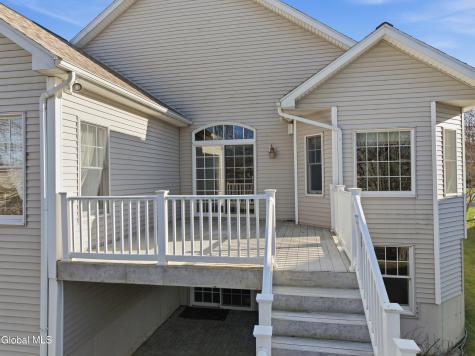 6 Cheshire Way Loudonville NY 12211
