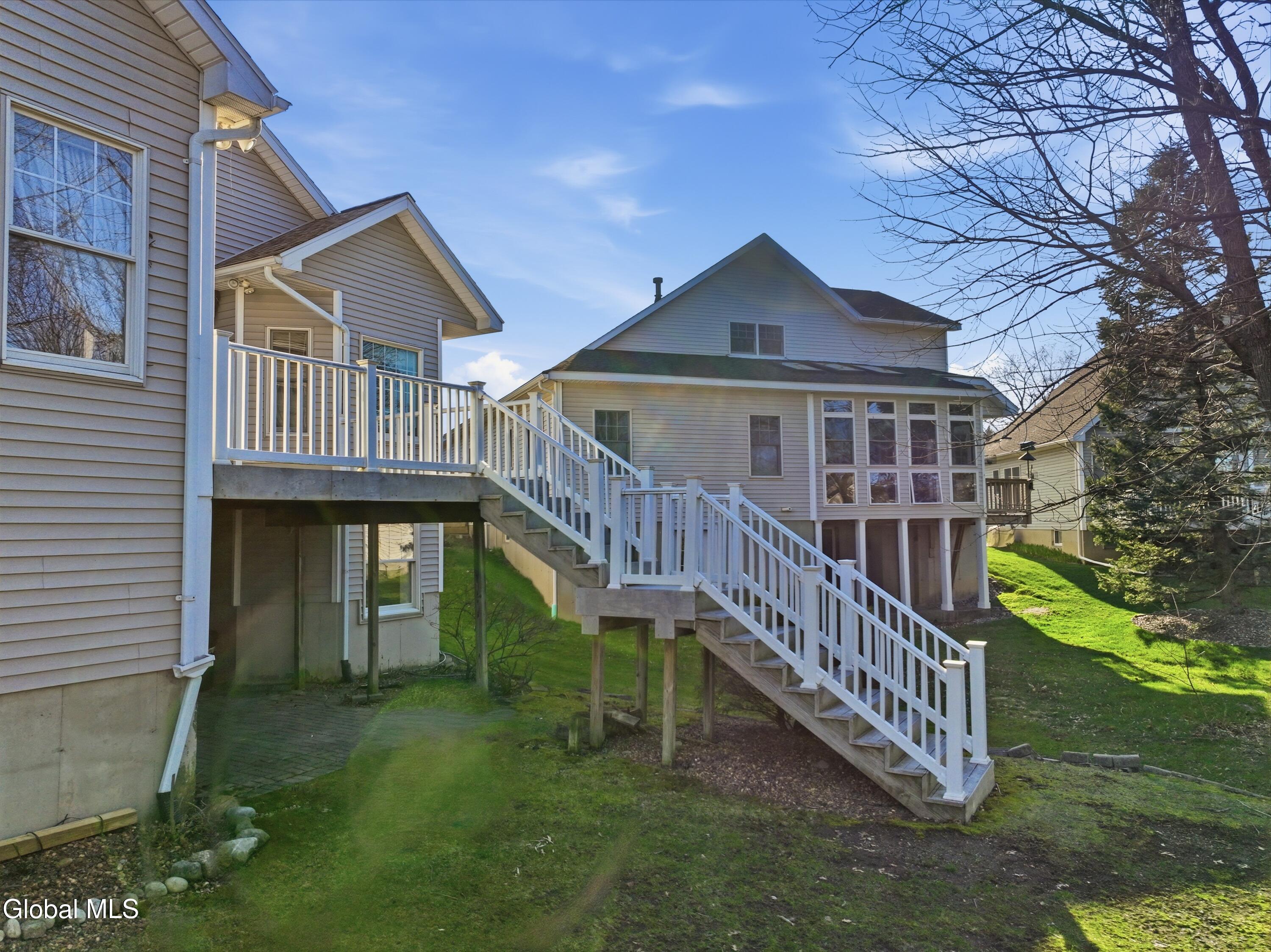 6 Cheshire Way Loudonville NY 12211