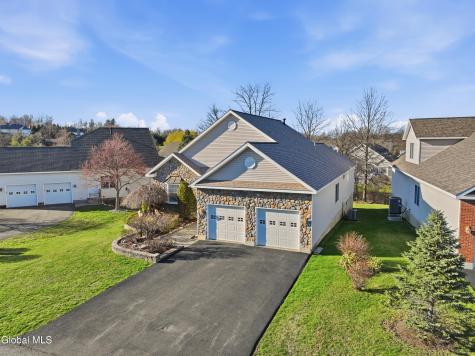 6 Cheshire Way Loudonville NY 12211