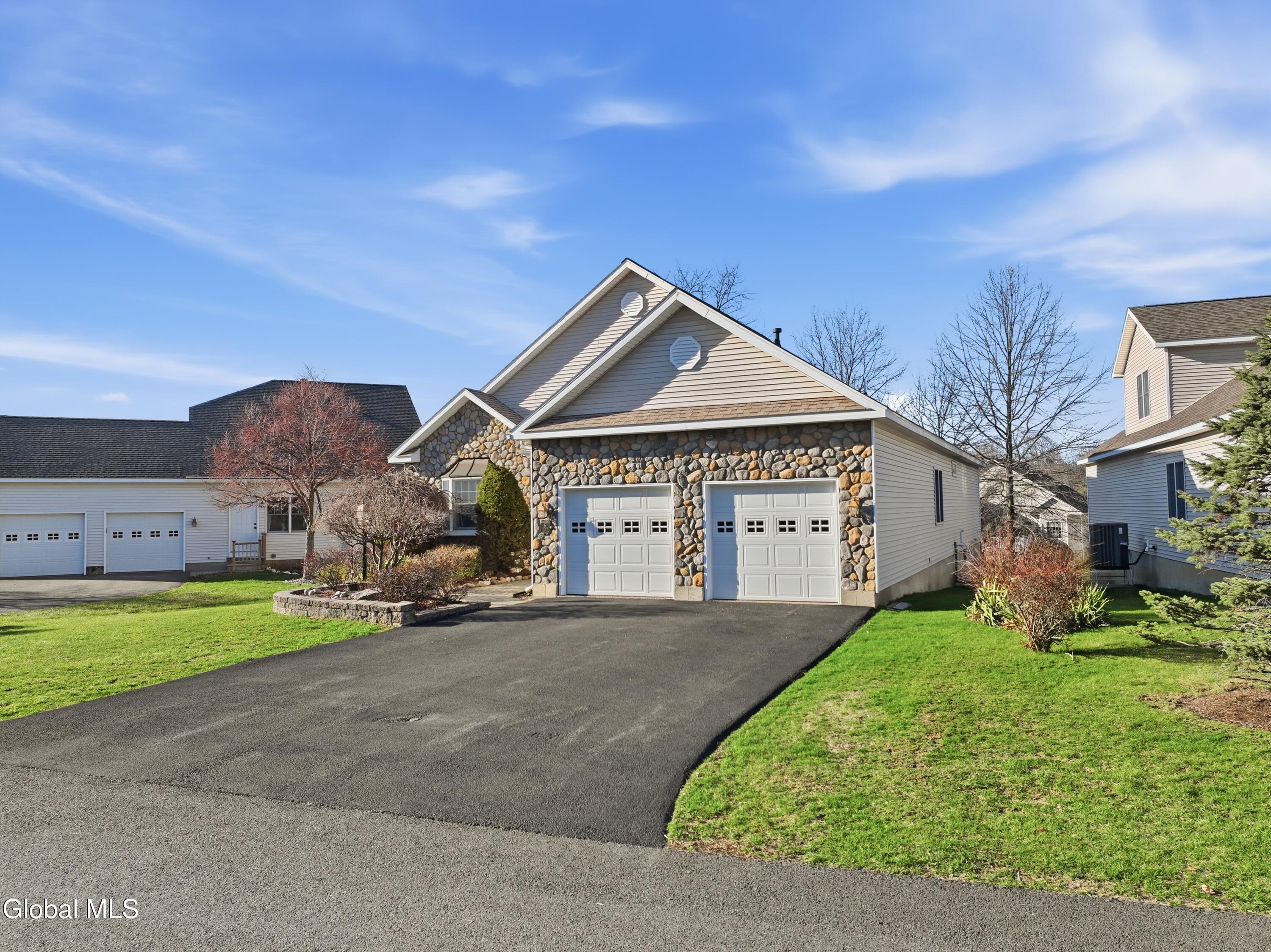 6 Cheshire Way Loudonville NY 12211