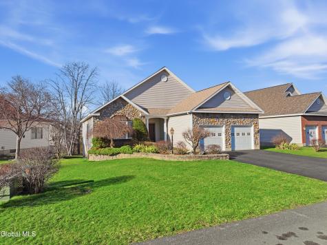 6 Cheshire Way Loudonville NY 12211