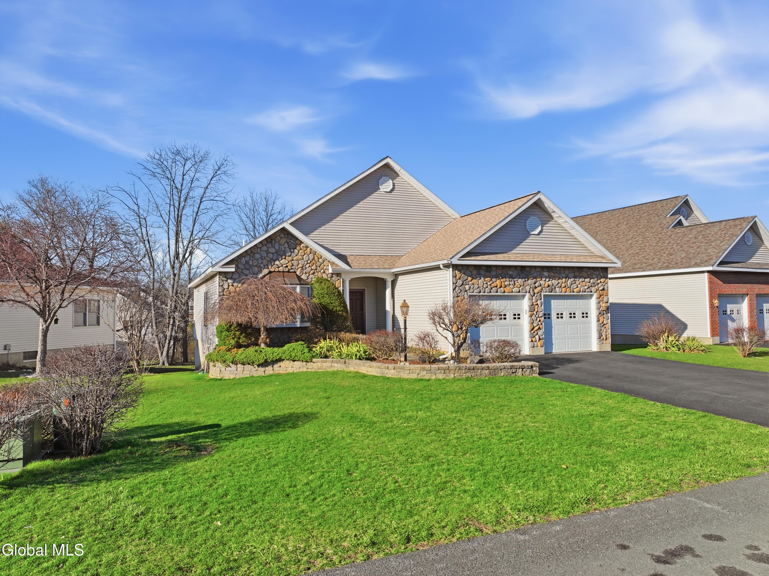 6 Cheshire Way Loudonville NY 12211