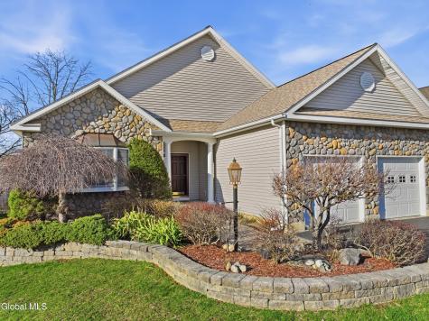 6 Cheshire Way Loudonville NY 12211