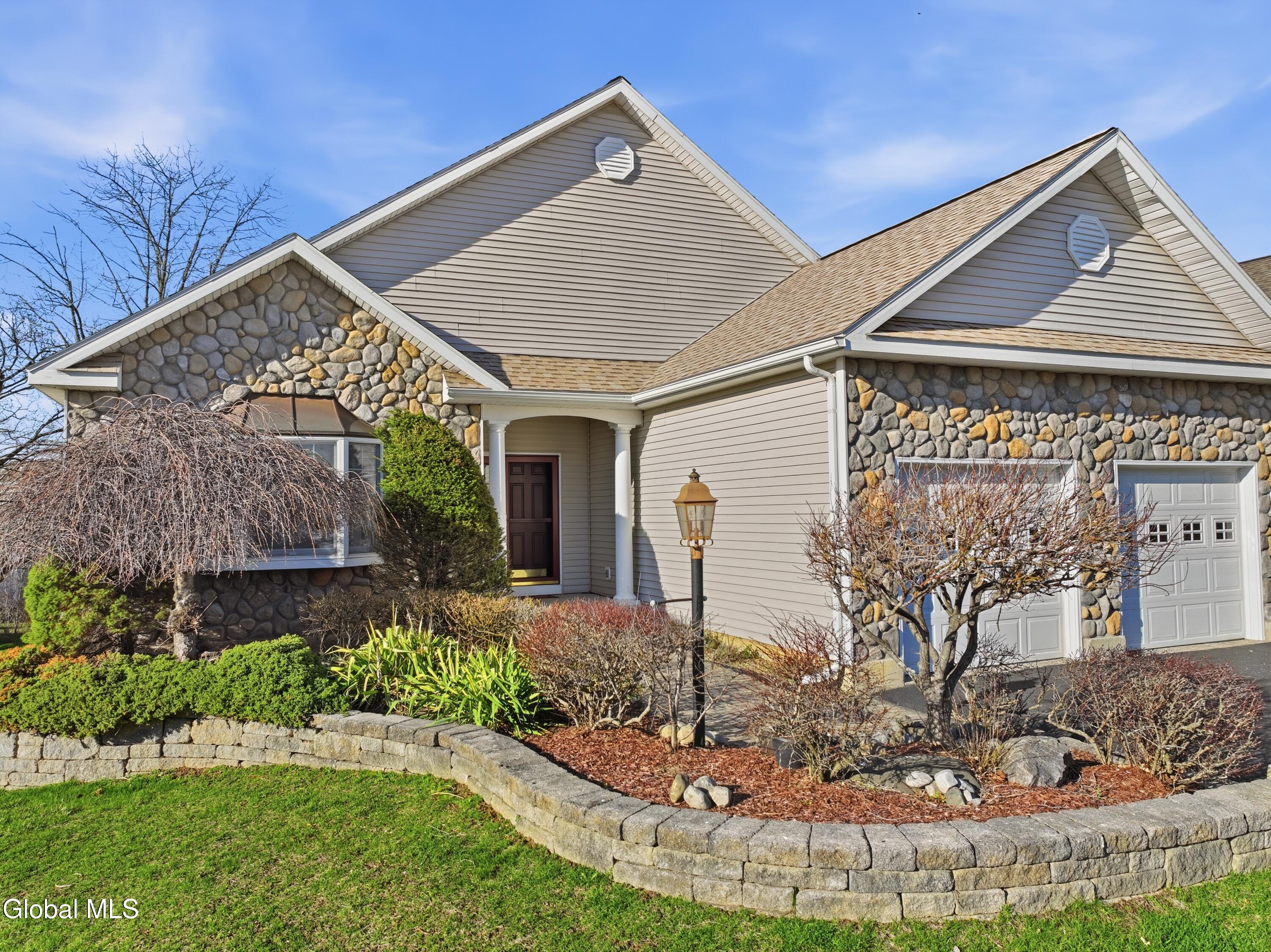 6 Cheshire Way Loudonville NY 12211