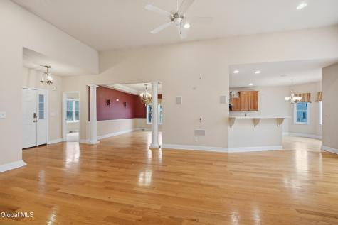 6 Cheshire Way Loudonville NY 12211