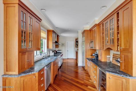 248 Van Wies Point Road Glenmont NY 12077