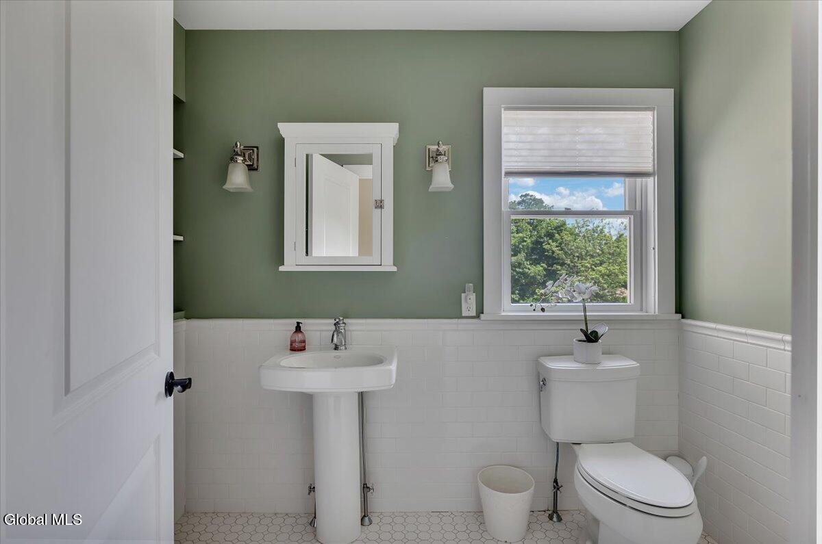 248 Van Wies Point Road Glenmont NY 12077
