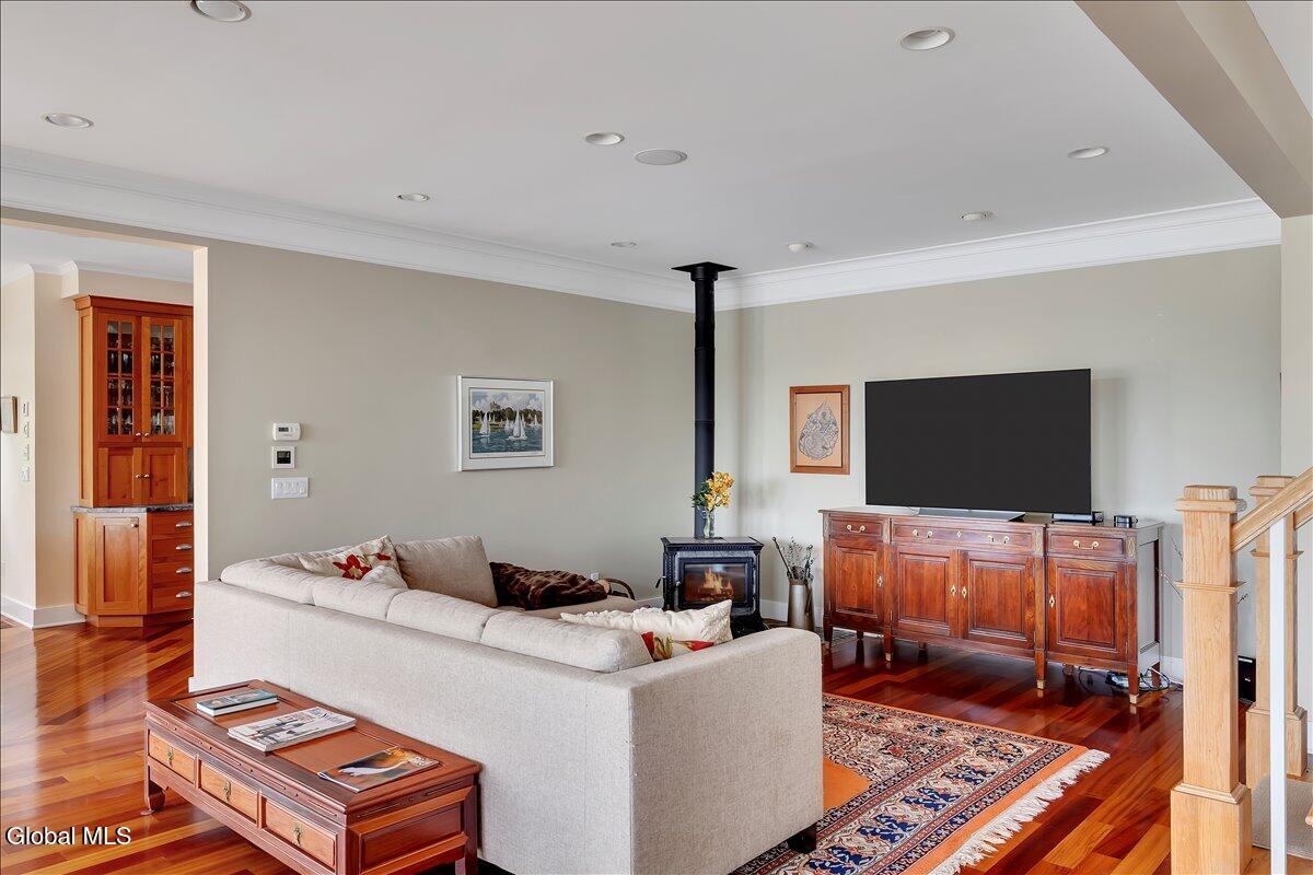 248 Van Wies Point Road Glenmont NY 12077