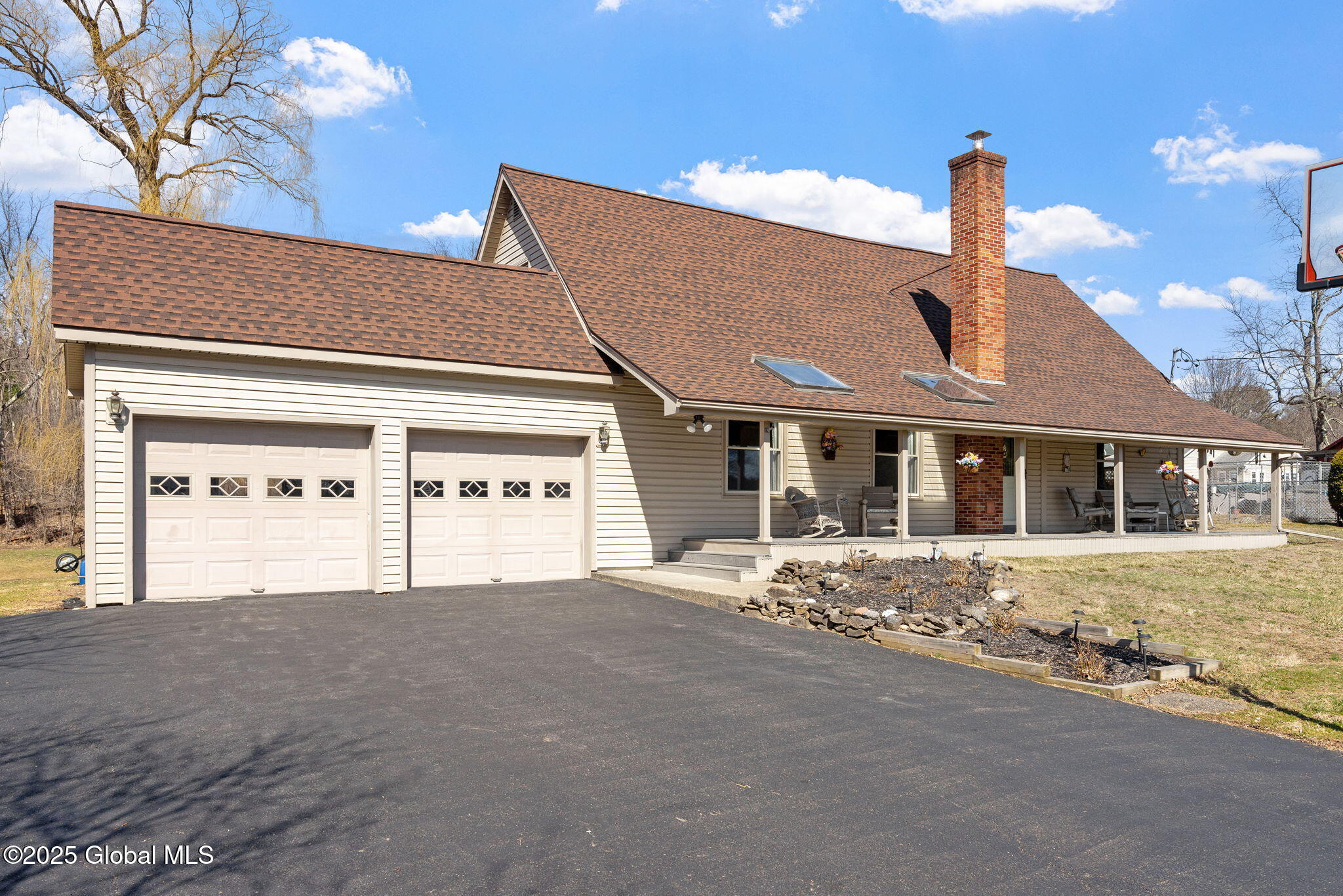 1370 Aquetuck Road Ravena NY 12143