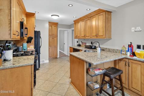 4 Old Fort Avenue Schenectady NY 12306