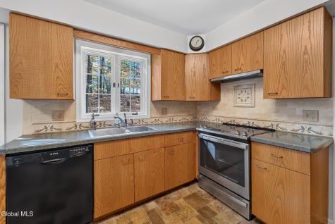 8 Seneca Drive Averill Park NY 12018