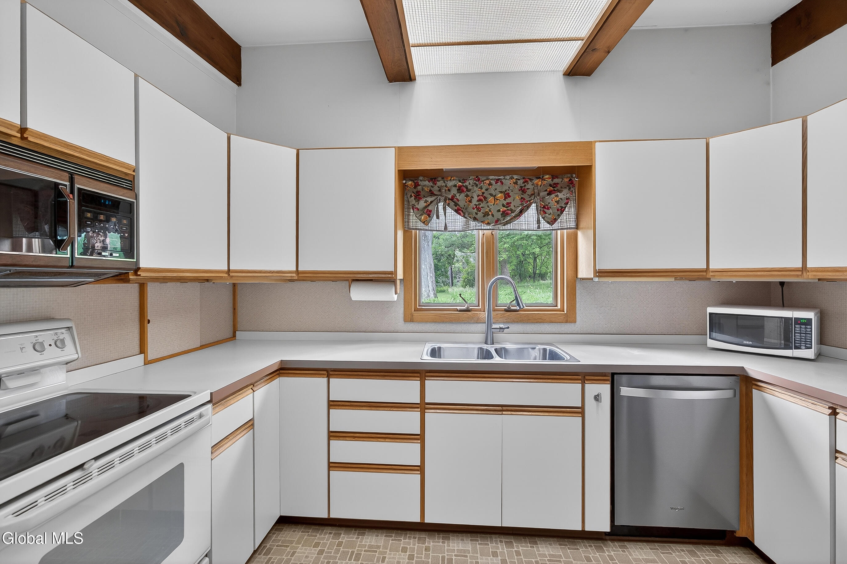 323 Oakridge Drive Schenectady NY 12306