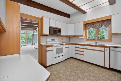 323 Oakridge Drive Schenectady NY 12306
