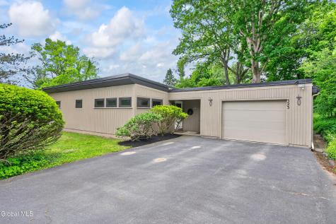 323 Oakridge Drive Schenectady NY 12306