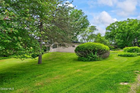 323 Oakridge Drive Schenectady NY 12306