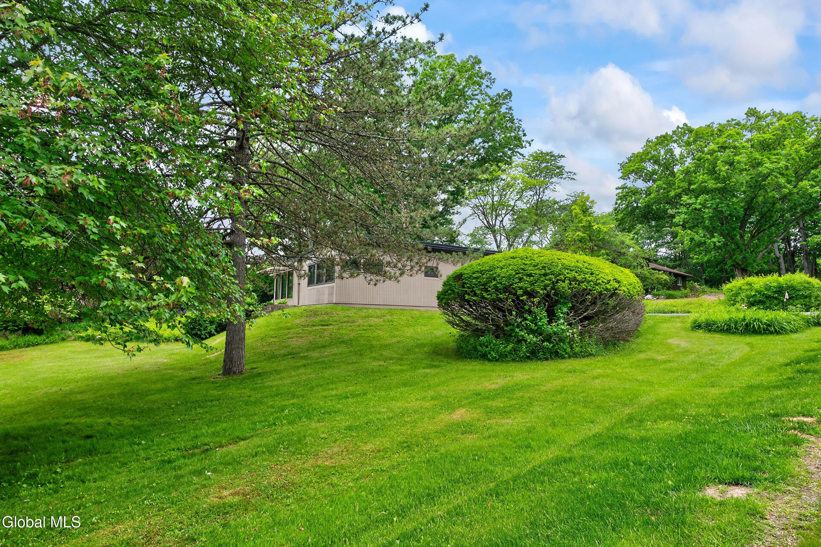 323 Oakridge Drive Schenectady NY 12306