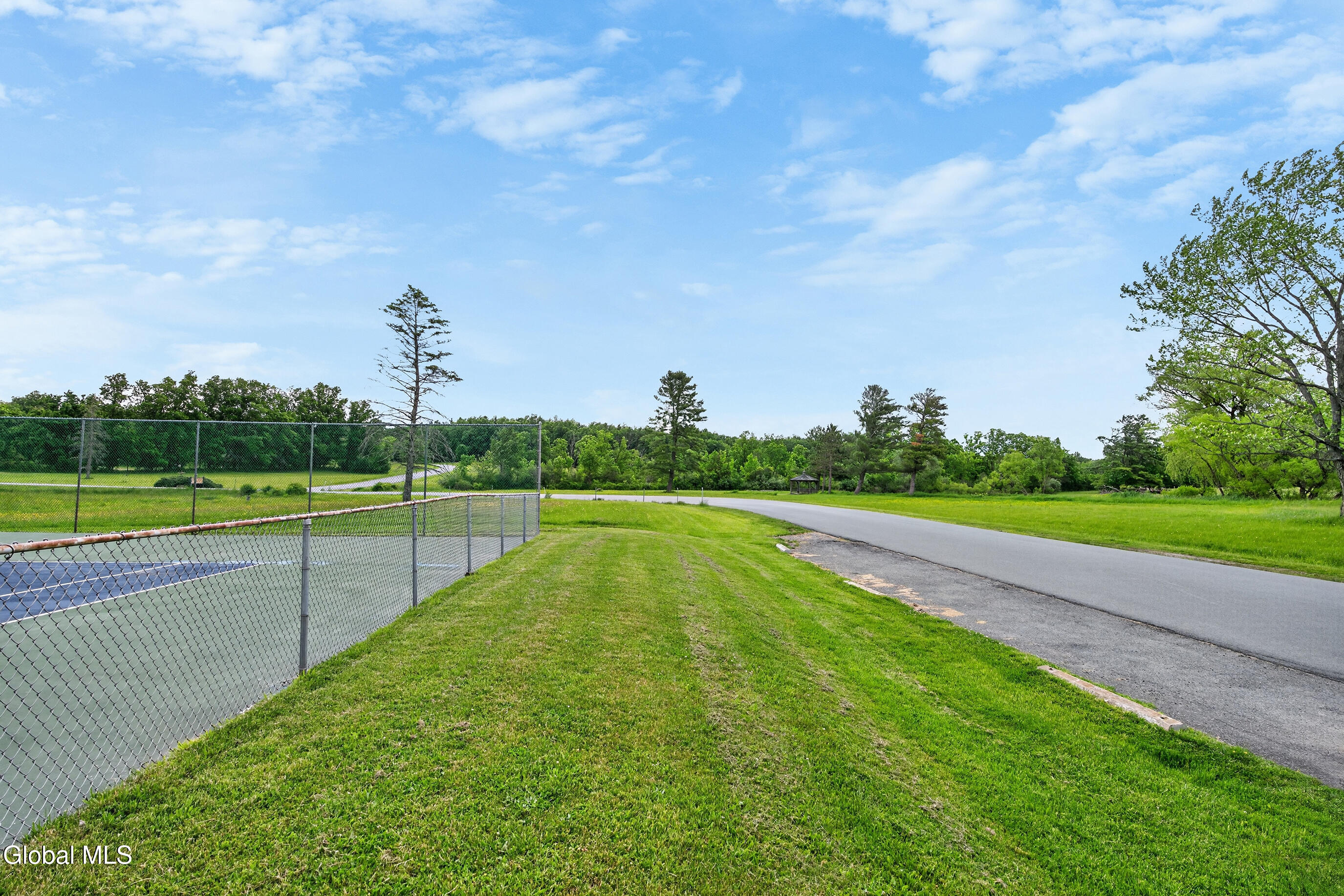 323 Oakridge Drive Schenectady NY 12306