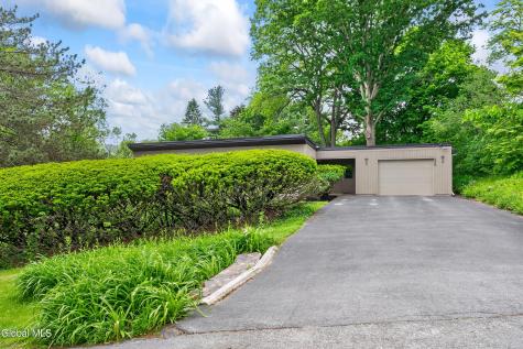 323 Oakridge Drive Schenectady NY 12306