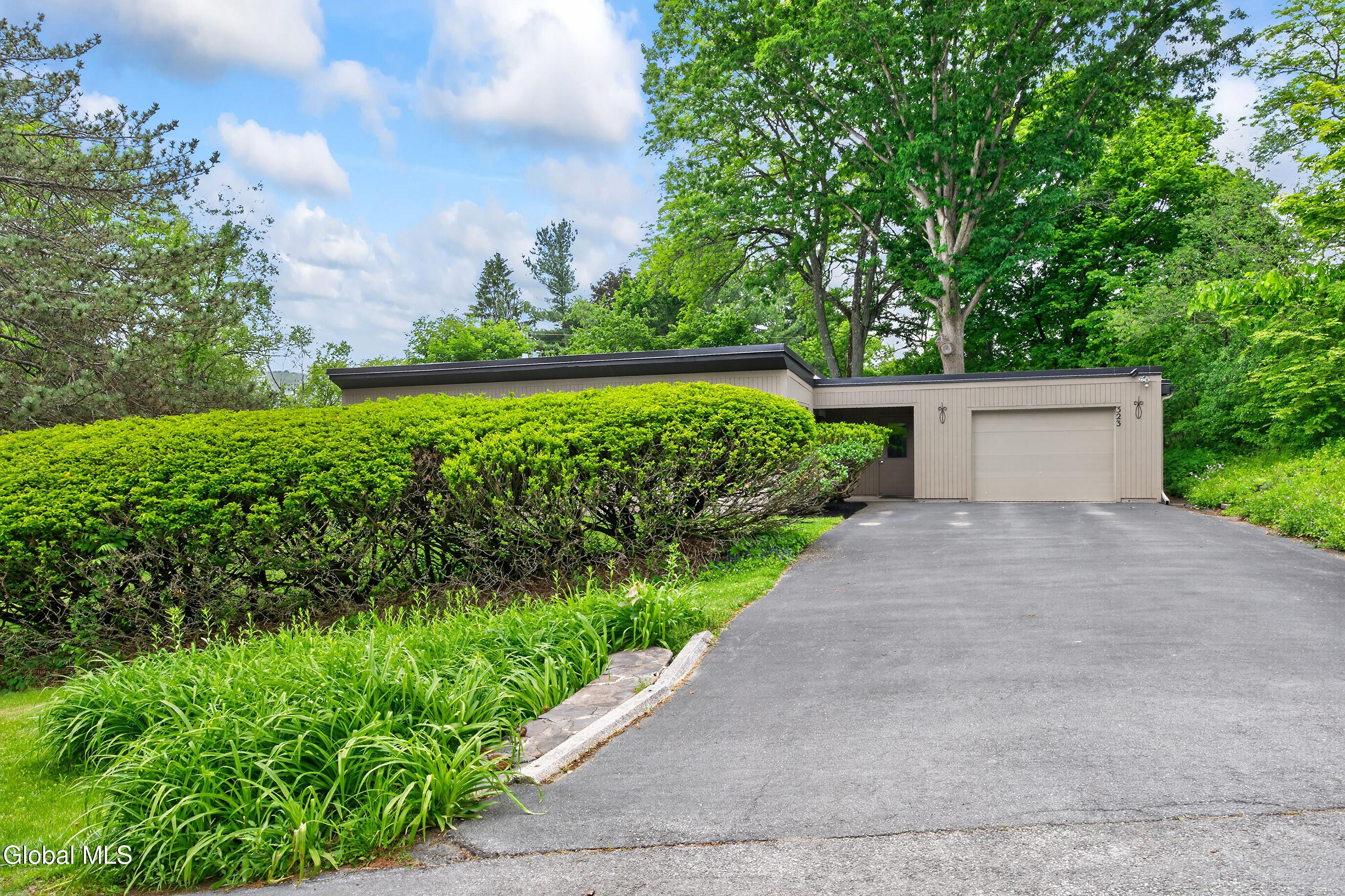 323 Oakridge Drive Schenectady NY 12306