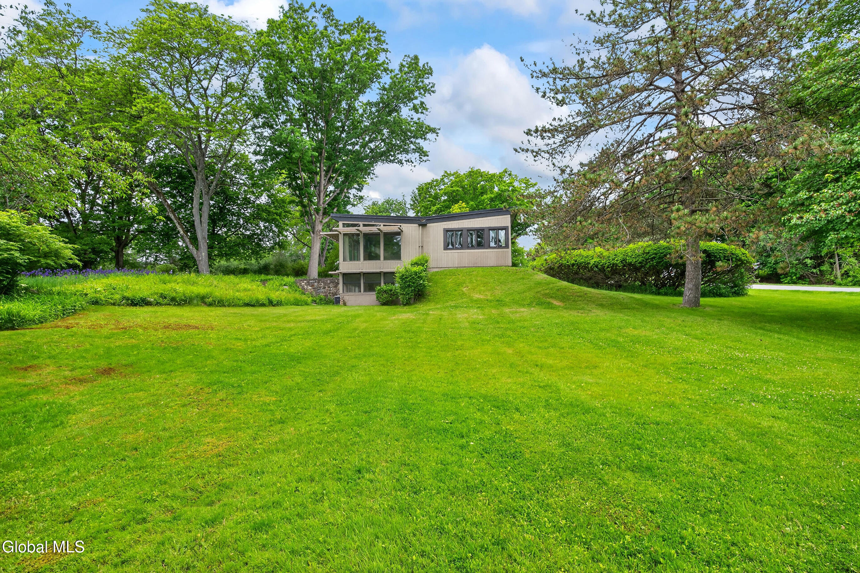 323 Oakridge Drive Schenectady NY 12306