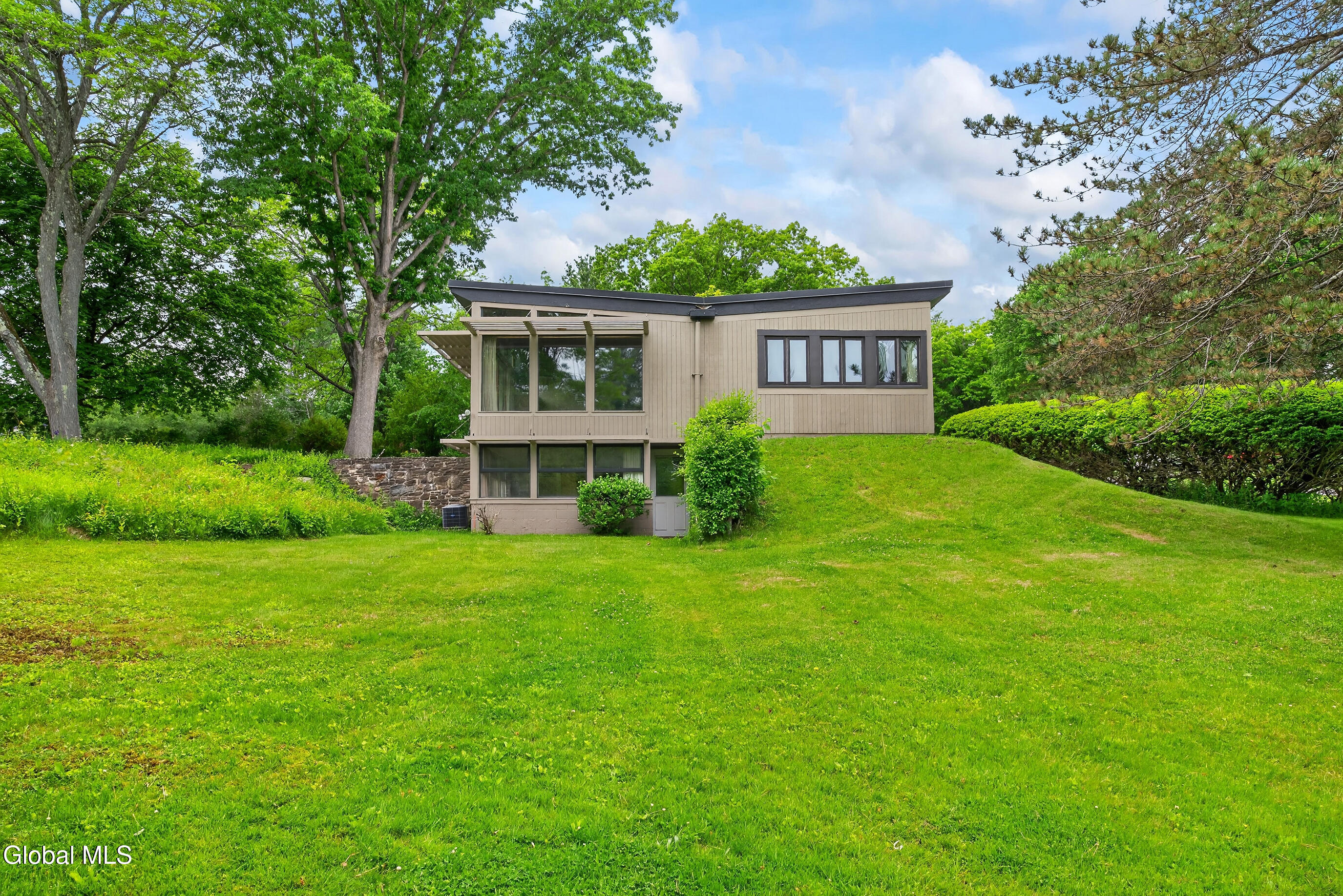 323 Oakridge Drive Schenectady NY 12306