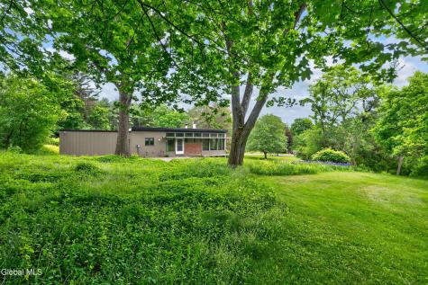 323 Oakridge Drive Schenectady NY 12306