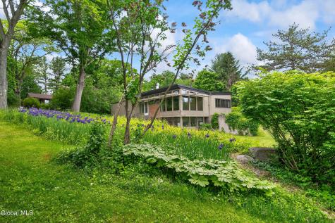 323 Oakridge Drive Schenectady NY 12306