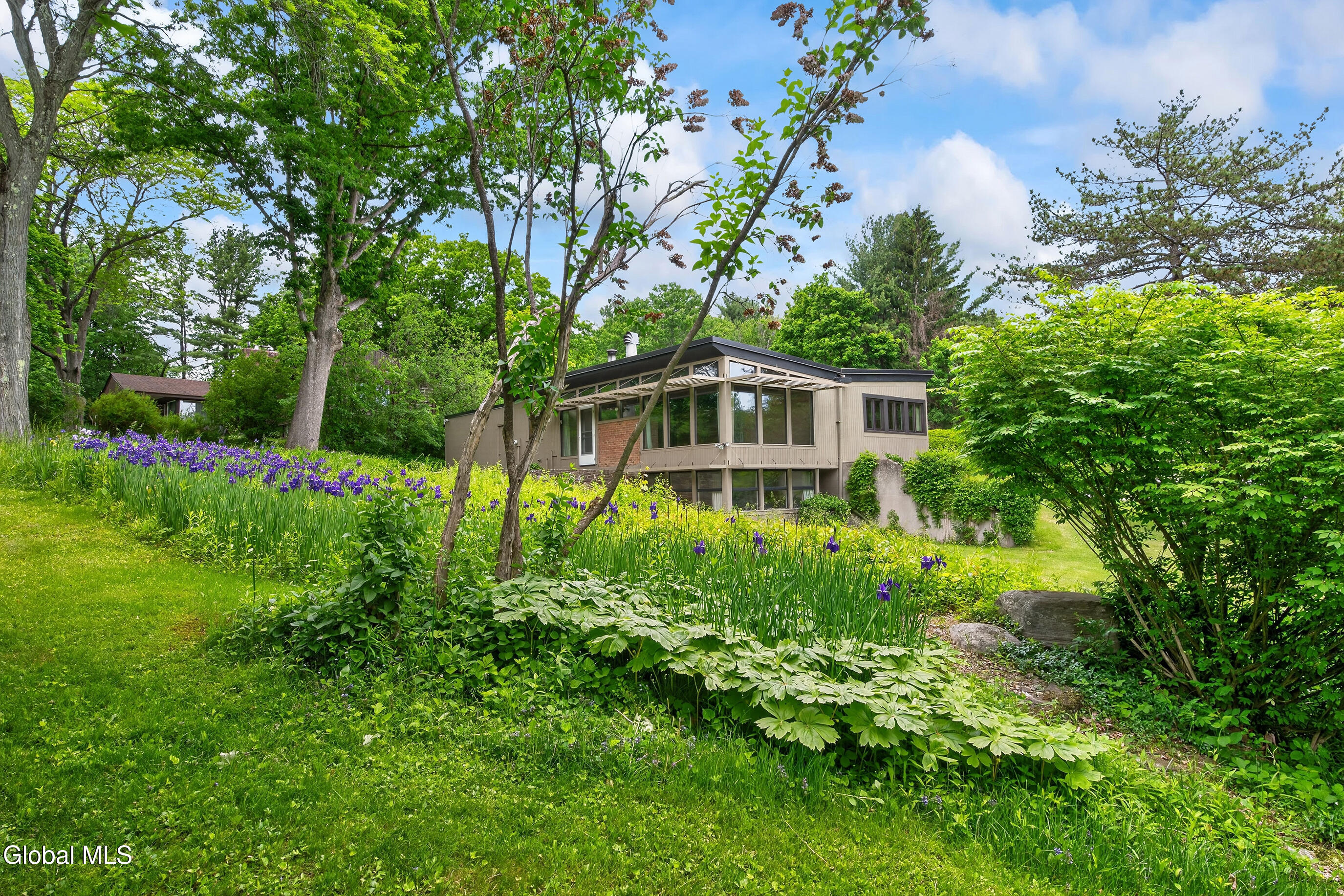 323 Oakridge Drive Schenectady NY 12306