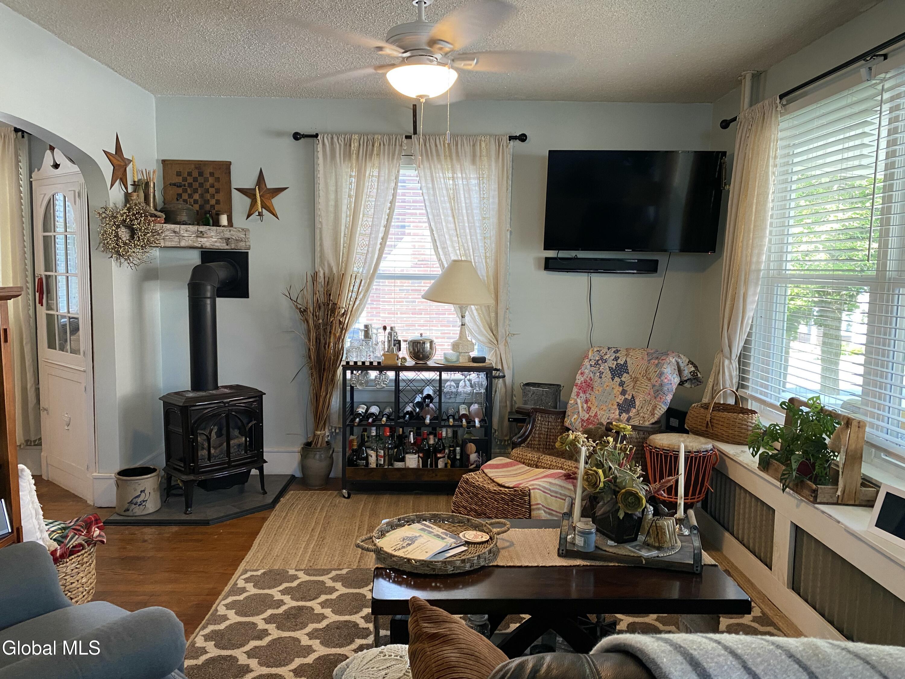 191 Brookside Avenue Amsterdam NY 12010