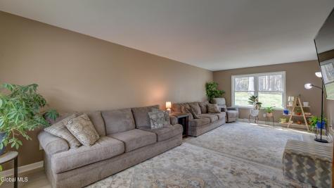 8 Pinewood Drive Glenville NY 12302